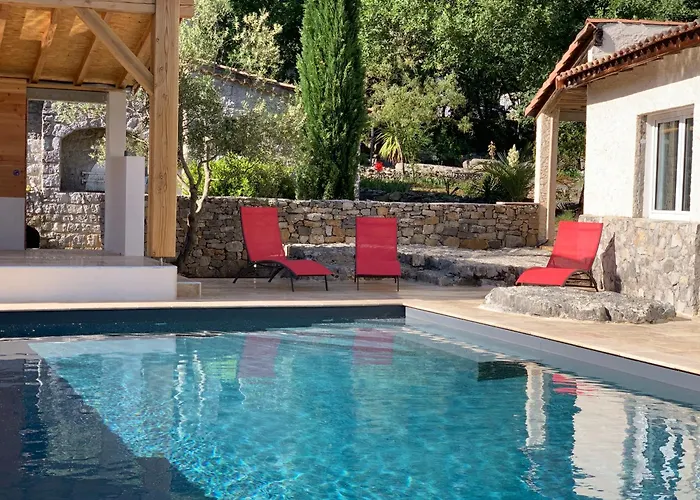 Le Mazet, Studio Avec Terrasse Et Acces Piscine