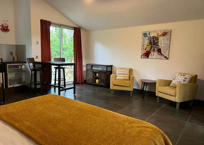 Le Mazet, Studio Avec Terrasse Et Acces Piscine